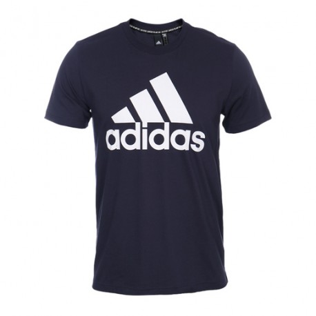 Playera adidas Must Haves-DeportesSol- Luce atlético en tu día con la Playera Must Haves para hombre de adidas. Hecha para tus a