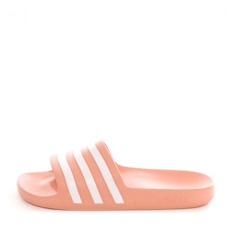 Sandalias adidas Adilette-DeportesSol- Llenate de la cómodid que distingue a adidas, después de la ducha o sesiones de natación,