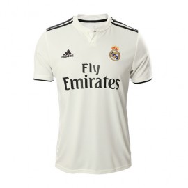 Jersey Real Madrid Local 18/19-DeportesSol- ¡Tricampeones de Europa! El Real Madrid acaba de hacer historia al conquistar su ter