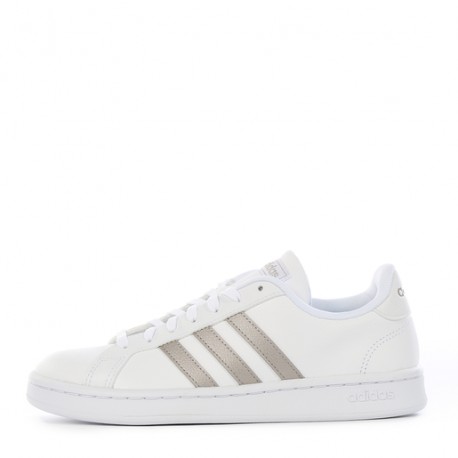 Tenis adidas Grand Court-DeportesSol- Tenis blancos para un look casualEl estilo minimalista y clásico se conjuga en los Tenis a