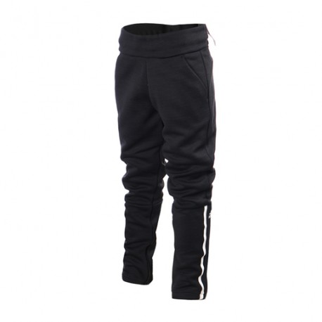 Pantalón adidas ZNE 3.0-DeportesSol- La colección adidas Z.N.E. se adapta a los más jóvenes, el Pantalón ZNE 3.0 es uno de ellos