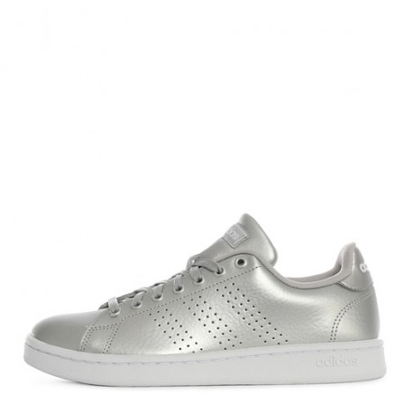 Tenis adidas Advantage-DeportesSol- Dale un twist a tu look clásico con un toque moderno y extravagante con los tenis Advantage 